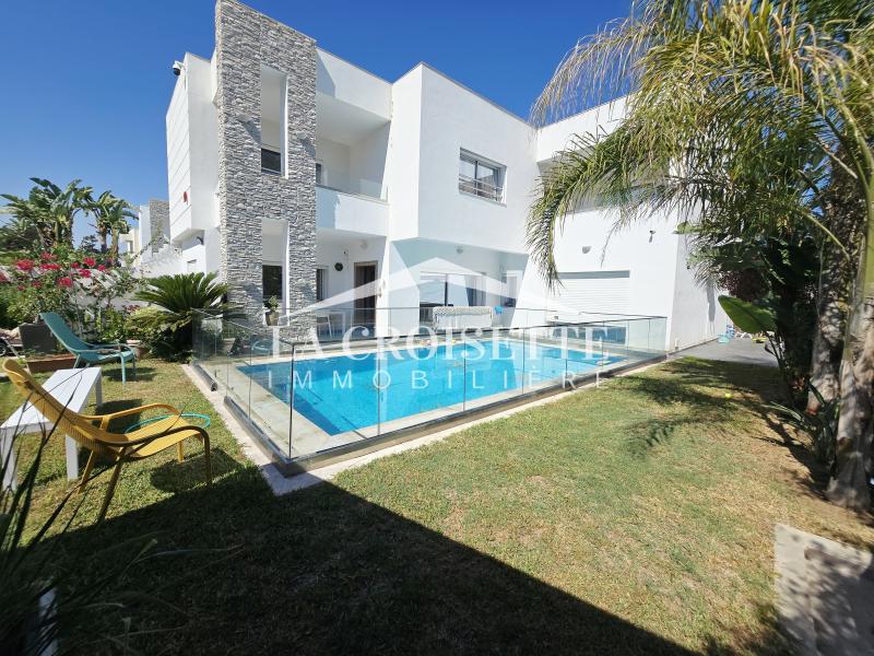 Villa S+5 avec piscine à Gammarth
